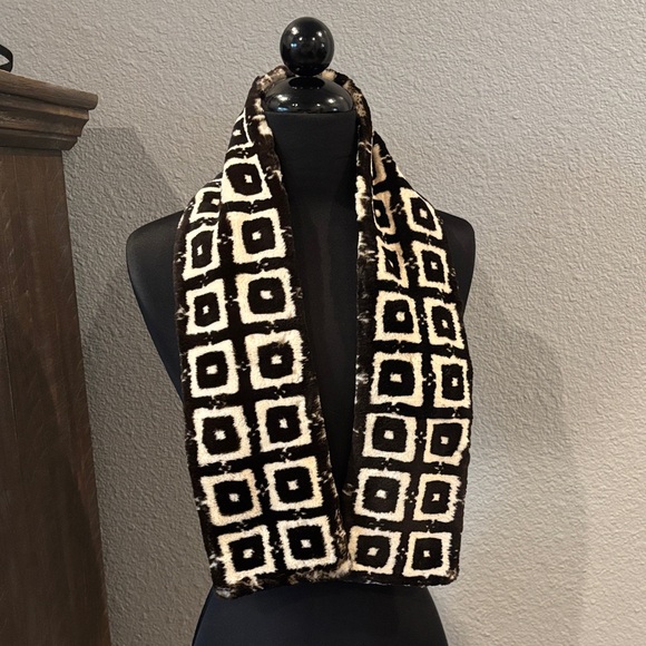 Miss Ashida Accessories - Miss Ashida 100% silk-Lined Rabbit Fur Scarf
